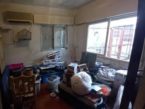 Casa 3amb c/ entrada de auto y galpon/taller al fondo.