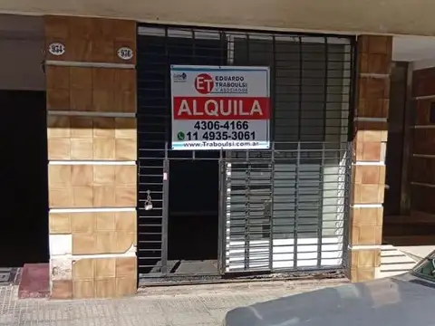 Muy buen local en venta en barracas a la calle.-