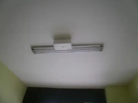 Muy buen local en venta en barracas a la calle.-