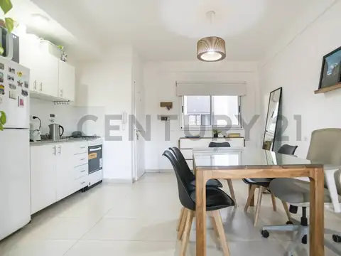Departamento monoambiente al frente con balcón y terraza privada en venta La Plata