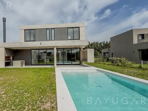 Venta - Casa en Barrio Privado La Calesa  - Pilara