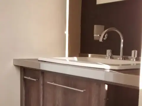Edificio en venta en Villa Gesell, 8 departamentos de 2 ambientes a 50 m del mar