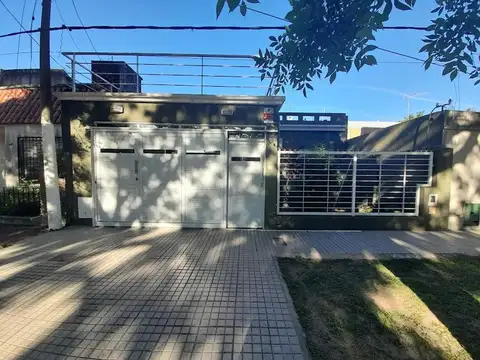 CASA  DE 4 DORMITORIOS EN VENTA EN ALBERDI