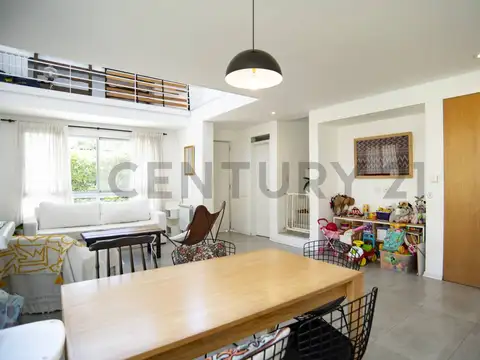 Casa en Venta con 2 cocheras