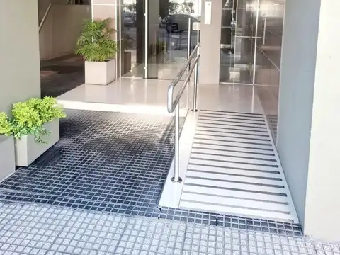 EXCELENTE DUPLEX 2 AMB CFTE  + ESCRITORIO