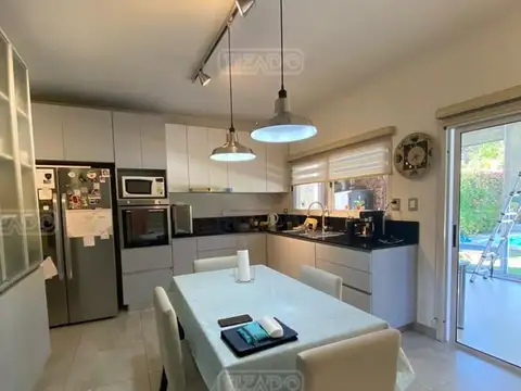 Casa 6 ambientes con 3 baños