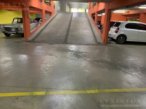 Cochera en edificio Chacarita sobre Av Corrientes 12m2