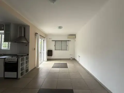 Departamento de 2 ambientes al frente con balcón