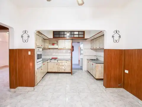 Casa en Venta con 3 cocheras
