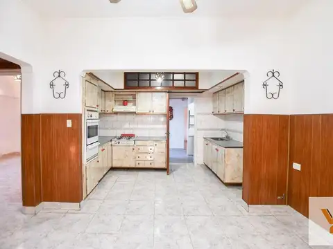 Casa en Venta con 3 cocheras