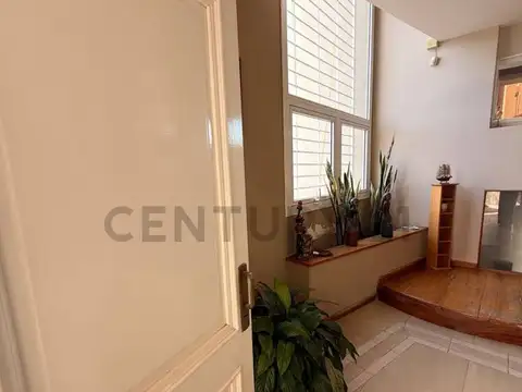 Casa 7 ambientes con 3 baños