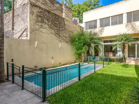 Casa 8 ambientes con 4 baños