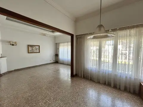 Casa en Venta con 4 cocheras