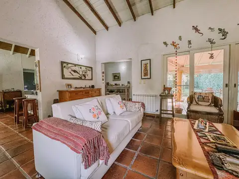 Casa 4 ambientes con 2 baños