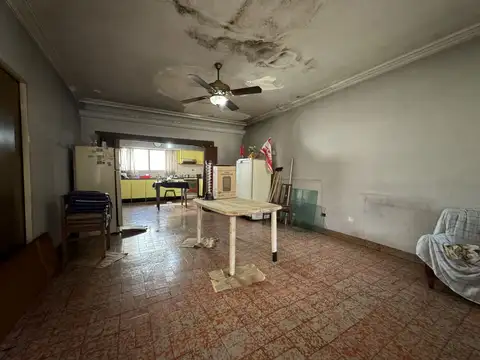 CHALET DE 6 AMB C/ GALPÓN A REFACCIONAR ¡IDEAL 2 FAMILIAS!