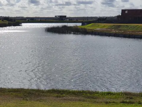 Venta Lote - Barrio Costas -  Puertos del Lago - Escobar - Al agua