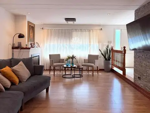 Casa 6 ambientes con 5 baños