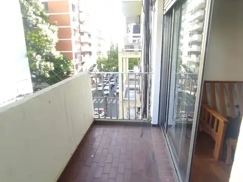 Departamento de 1 dormitorio con balcon al frente.