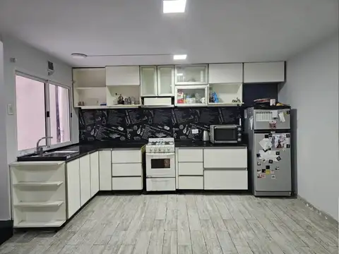 Venta PH de 4 ambientes más playroom o escritorio en Monte Castro