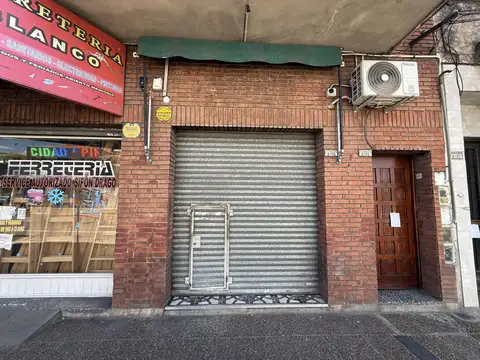 Local en ALQUILER con vidriera en Wilde