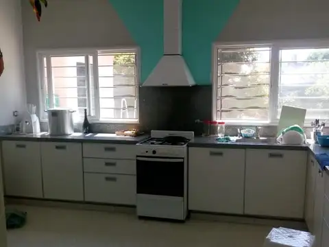 Casa 5 ambientes con 2 baños