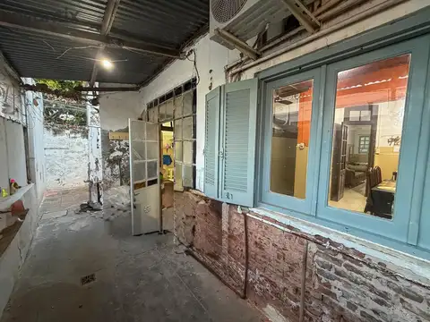 Casa con 2 habitaciones y garaje en alquiler y venta