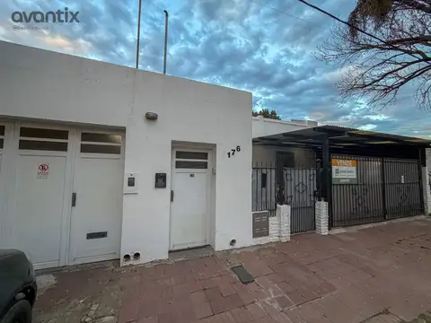Casa con 2 habitaciones y garaje en alquiler y venta