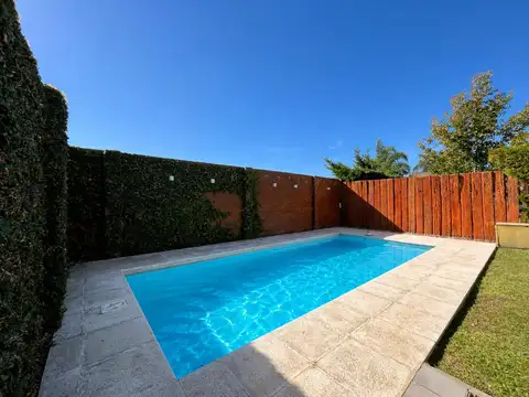 Casa en Venta con 3 cocheras