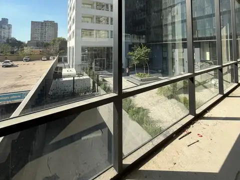 Local comercial a estrenar único en Lomas de Zamora.