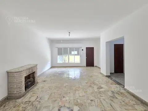 Casa en Alquiler en Castelar, $ 950.000