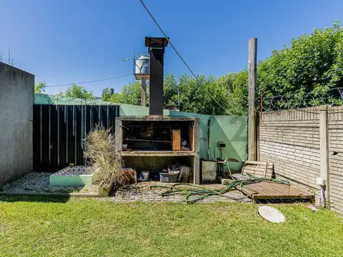 Casa 4 ambientes con 2 baños