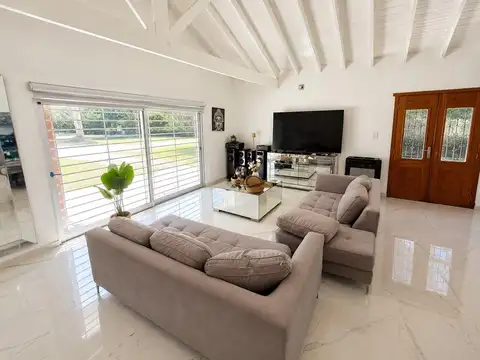 Casa en Venta con 1 cochera