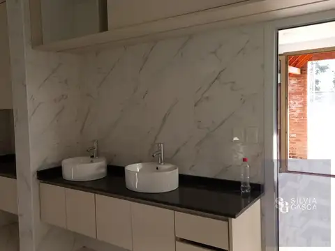 Chacra de categoría en Pilar | 12,5 ha – Laguna, 1.700 m², 10 dormitorios, tenis y caballerizas