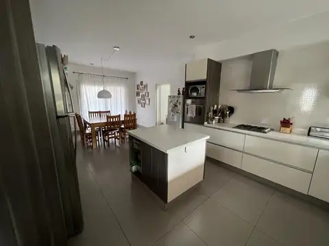 Casa 7 ambientes con 6 baños