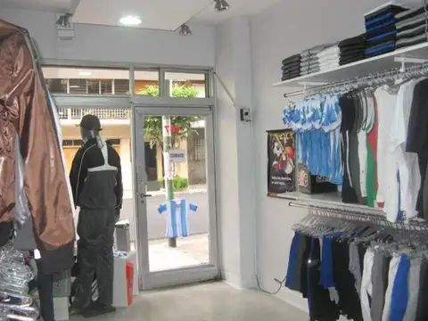 EXCELENTE LOCAL AL FRENTE-CABALLITO-Pque Rivadavia