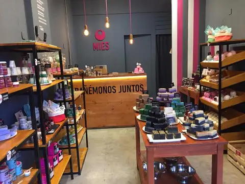 EXCELENTE LOCAL AL FRENTE-CABALLITO-Pque Rivadavia