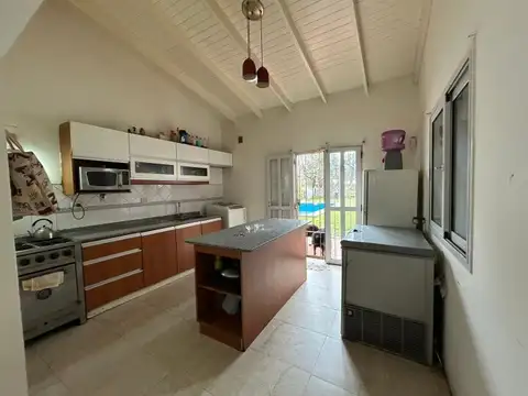Venta | Casa c/pileta + Edif. p/ Taller | Luján Centro | Sale a 2 calles | gran lote B° semi ce...