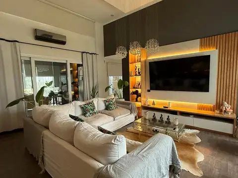 Casa en Venta en Lagos De Canning, USD 480.000