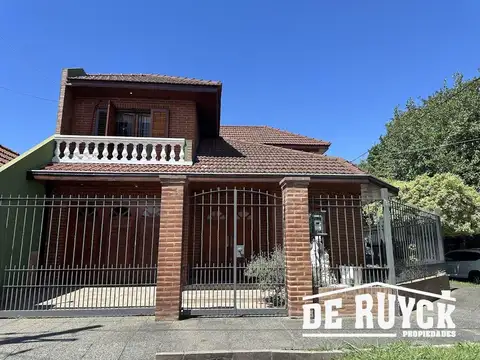 Casa en Venta en Quilmes Oeste, USD 240.000