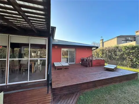 Casa en Venta con 2 cocheras