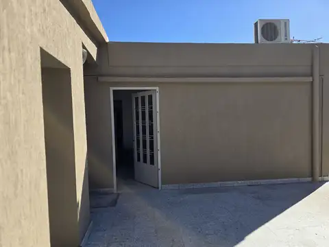 Casa en Alquiler en Villa Luzuriaga, $ 1.200.000