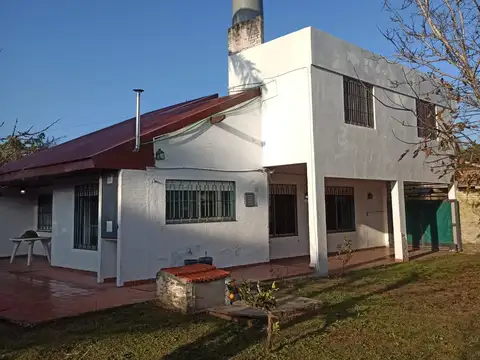 Casa 6 ambientes con 3 baños