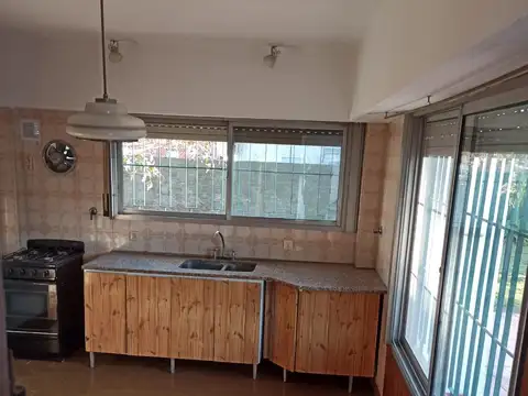 HERMOSA CASA EN 2 PLANTAS