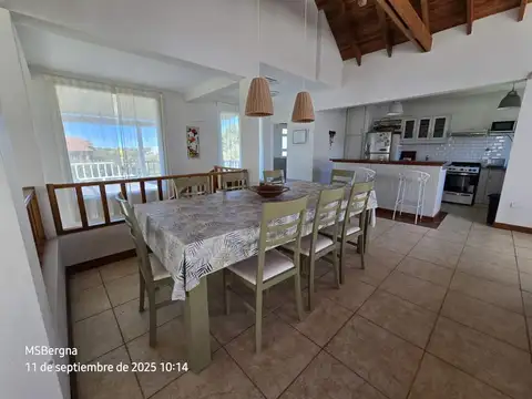 Casa en Alquiler Temporal con 2 cocheras