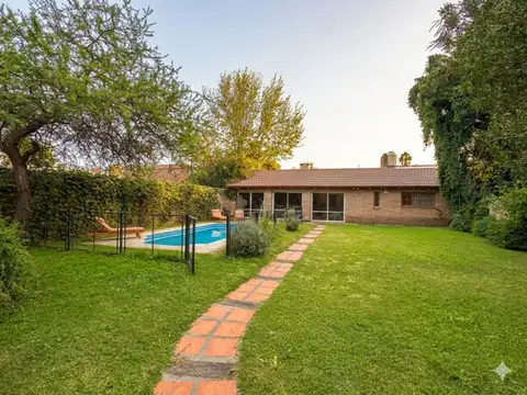 VENTA CASA 3 DORMITORIOS ARGUELLO CÓRDOBA CAPITAL