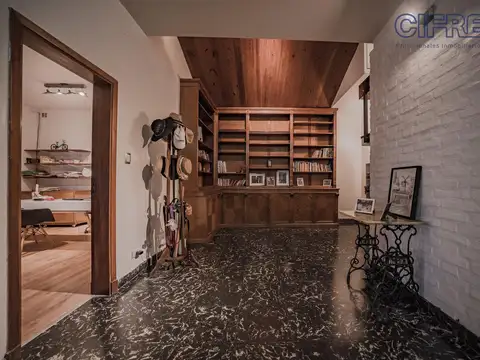 Casa en Venta con 2 cocheras