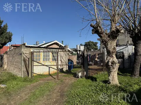 Venta casa 3 ambientes en Ezpeleta Este