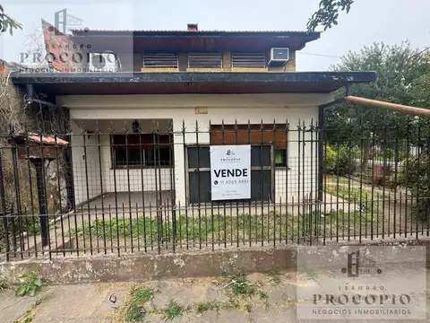 Casa 4 ambientes con 2 baños