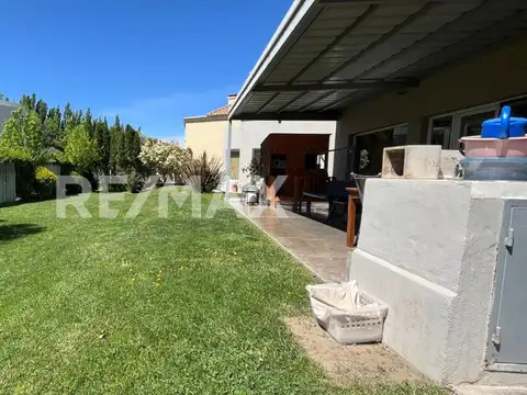 Casa 7 ambientes con 2 baños