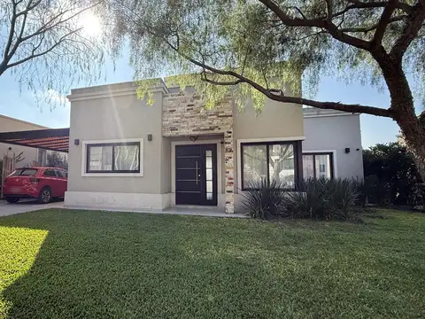 Casa en Venta en Pilar del Este - Santa Elena, USD 180.000